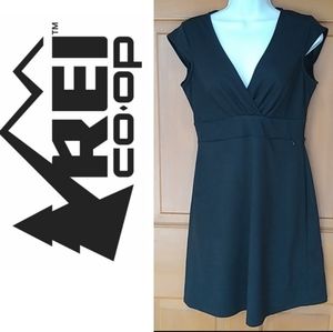 💥3/$10💥 REI Black Dress Hiking Movement Friendly
